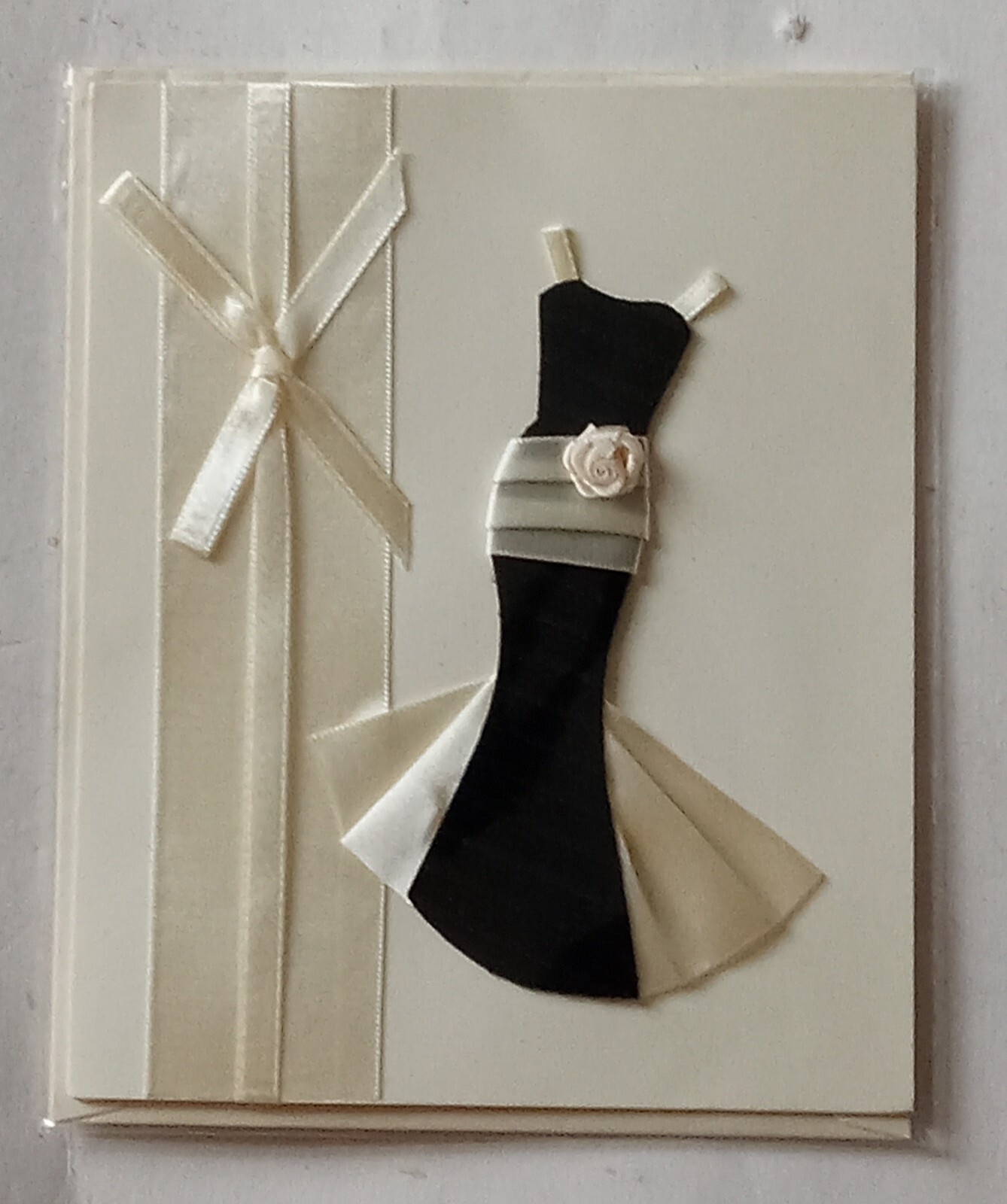 (Black & White Evening Dress – Blank 3D Greeting Card) Paper Magic Group 4″ x 3″
