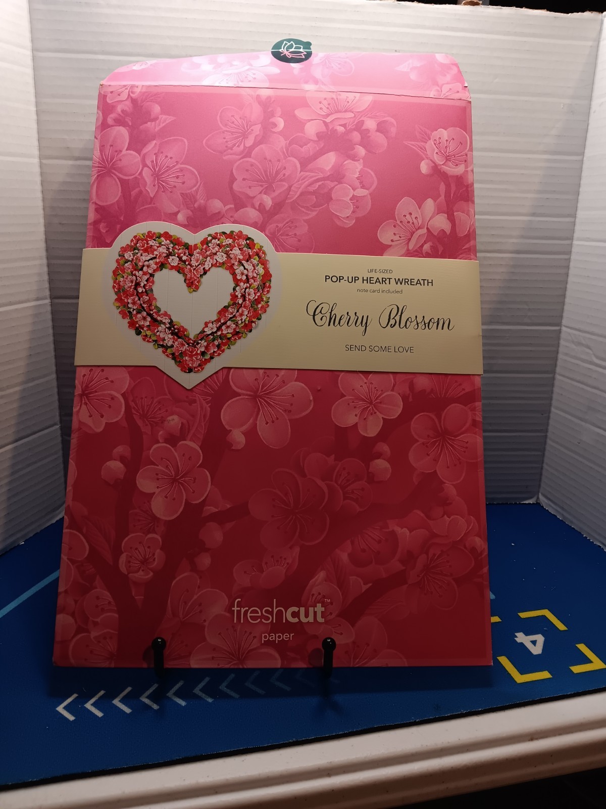 FRESH CUT Pop Up Heart Wreath w/ Card – Cherry Blossom Send Some Love