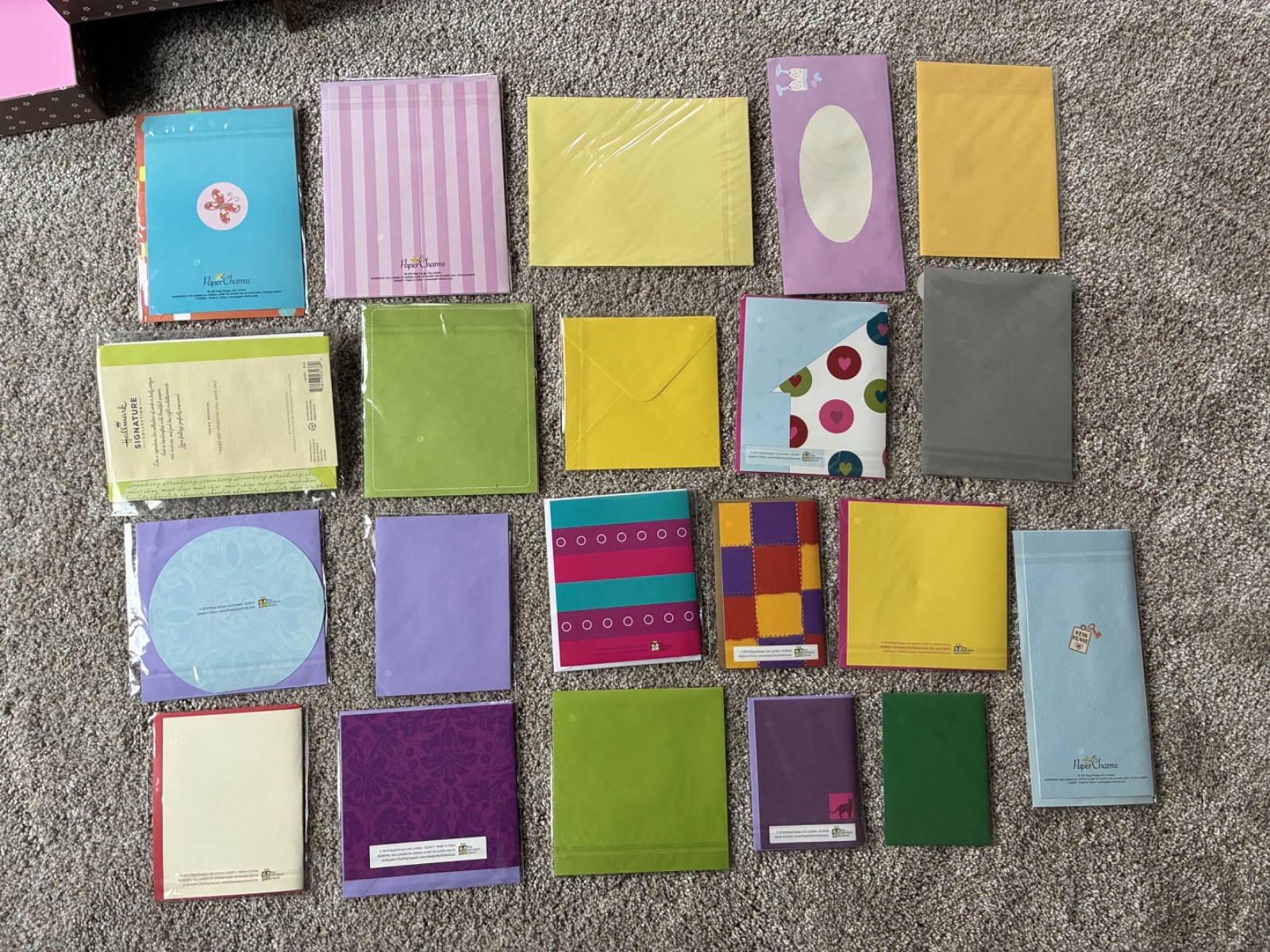 ❤️ Boxed set of 21 Deluxe greeting cards & envelopes in a Reusable storage box