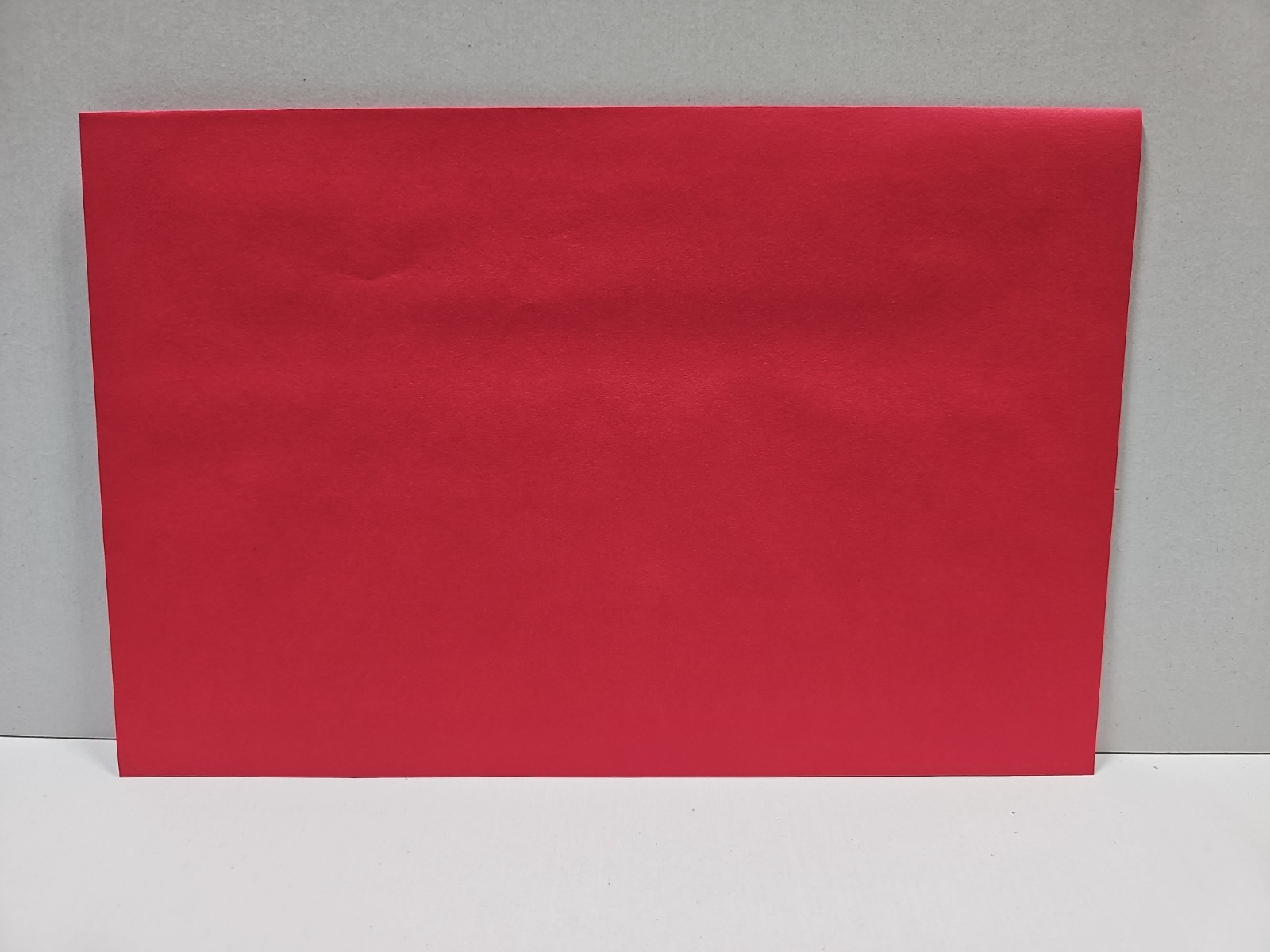 A9 Invitation Envelopes 5 3/4″ x 8 3/4″ / 24lb Holiday Red Case Of 1000