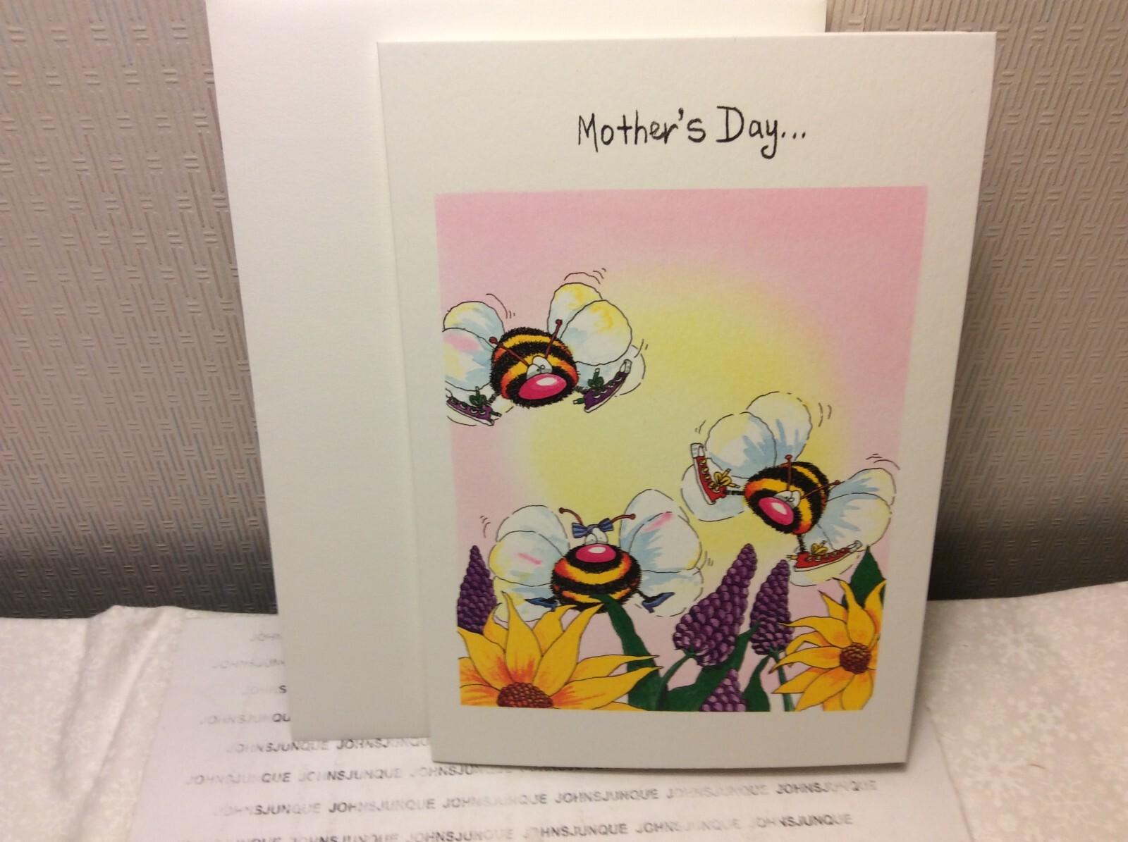 BLUE MOUNTAIN ARTS MOTHER’S DAY GREETING CARD New w/Envelope “Loves and Hugs…”