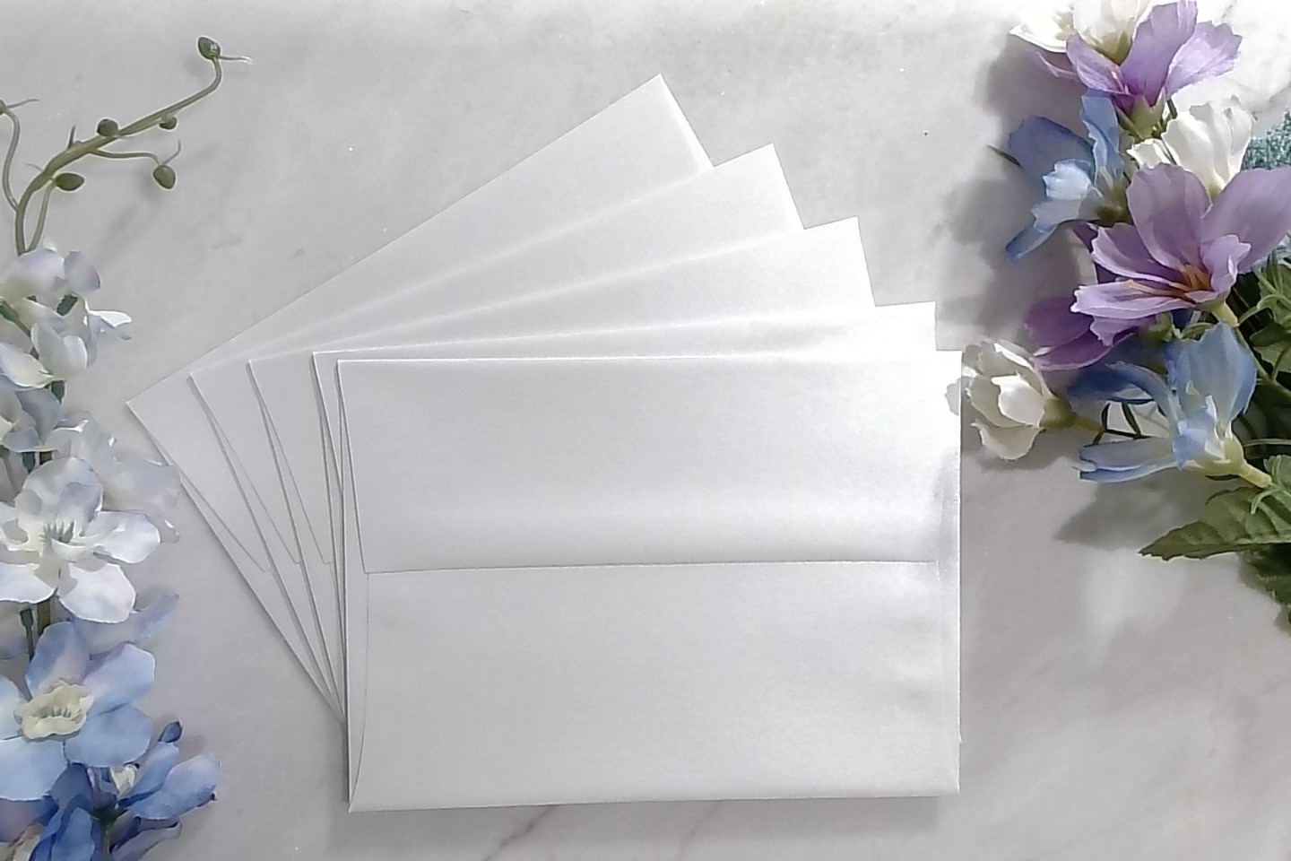 Set of 25 A7 Gummed Envelope Shine Metallic- Pearl White 80 lb text