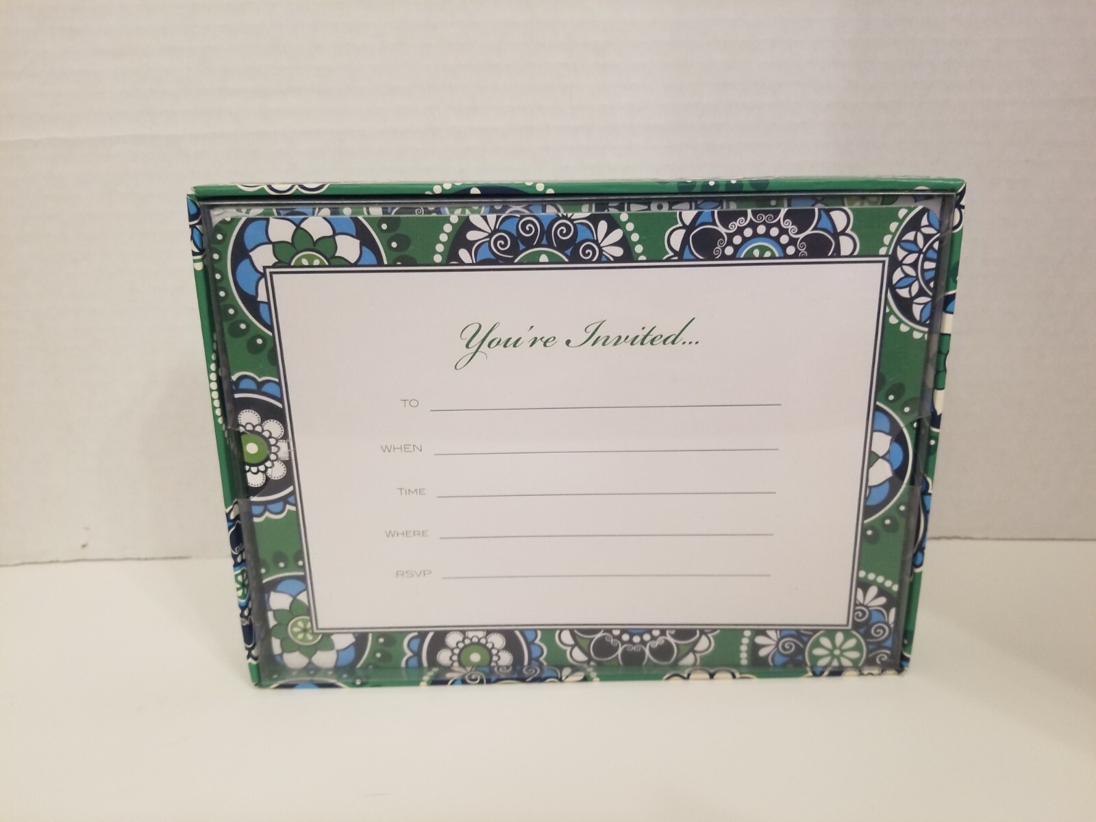 Vera Bradley 12 CUPCAKE GREEN Invitations, Envelopes & Stickers – Retired