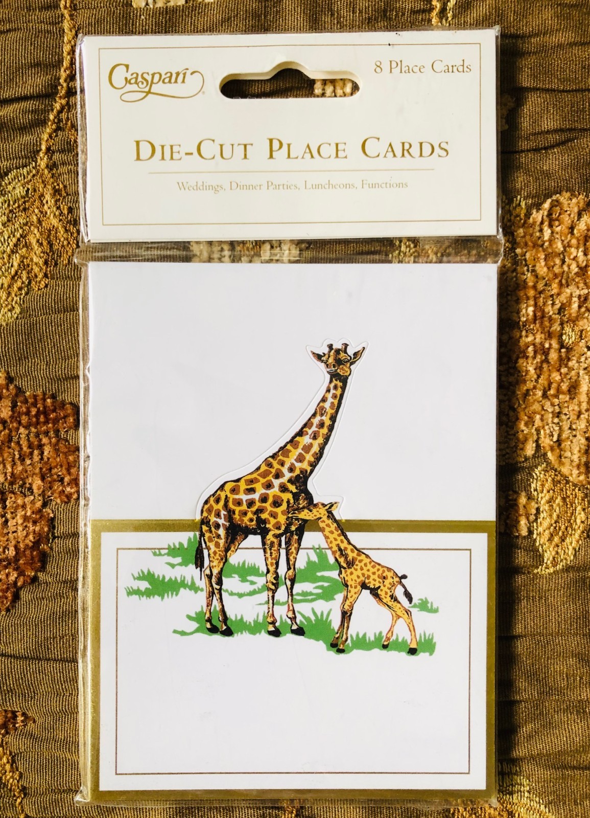 CASPARI Die-Cut Place Name Cards – Serengeti Giraffe 8 Place Cards Gold & Green