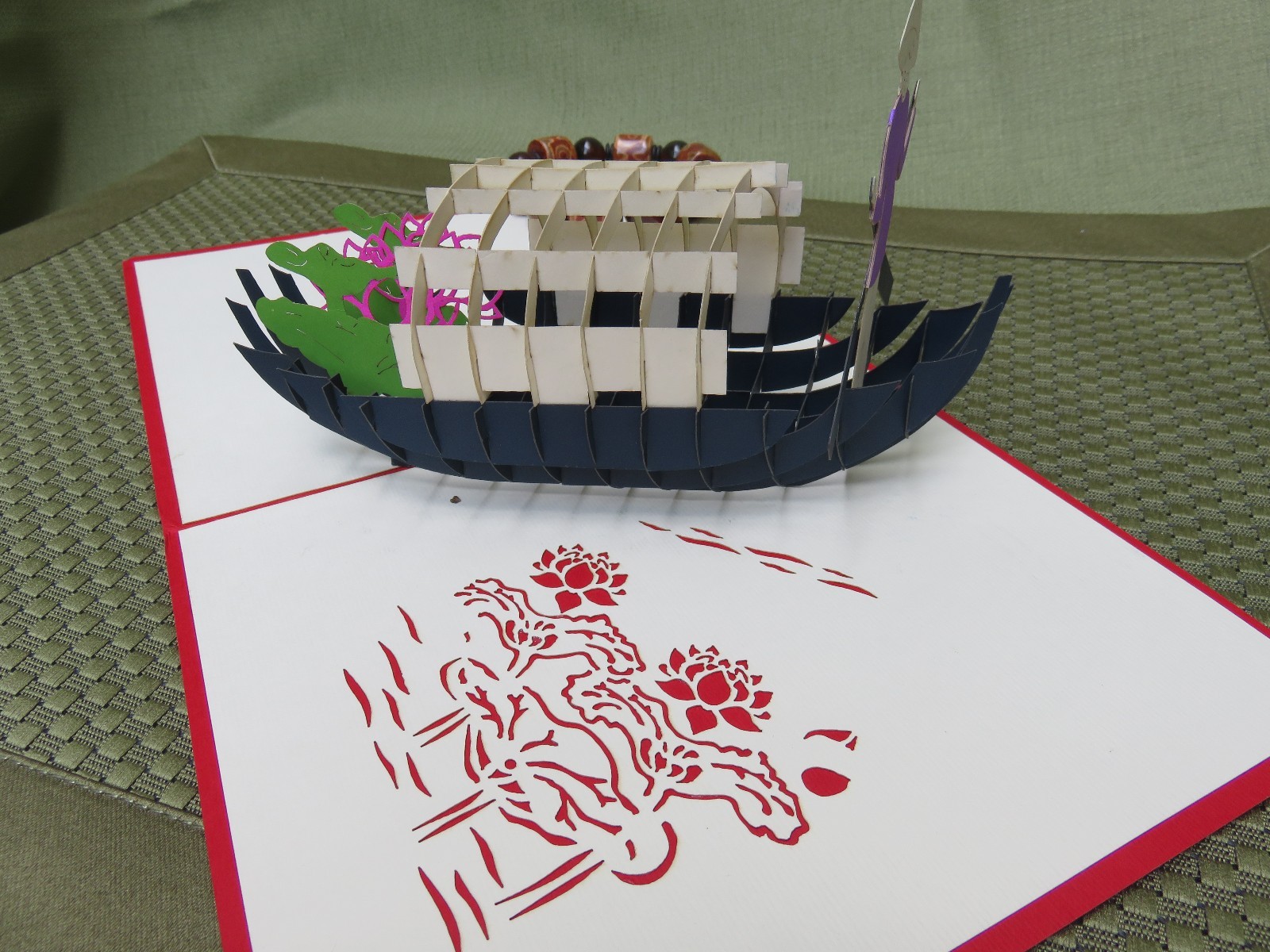 UNIQUE ART 3 DIMENSIONAL POP UP PAPER CUT ALL OCCASION GREETING CARD VIETNAM L